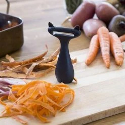 PELEG DESIGN Catpeeler | VEGETABLE PEELER 10 PELEG DESIGN Catpeeler | VEGETABLE PEELER -Punk Rave Store blueq catpeeler vegetable peeler 2 4df077d3 d598 495a 8228 c100b352deb6 700x700