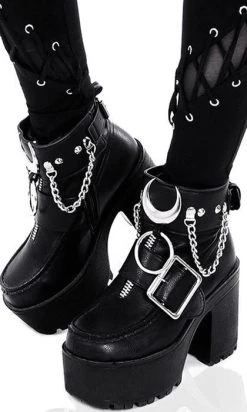 RESTYLE Iron Moon | SHOE CUFFS 13 RESTYLE Iron Moon | SHOE CUFFS -Punk Rave Store restyle iron moon shoe cuffs 4 932bb5ce 66b0 4063 b2da 9665cc259188 700x700